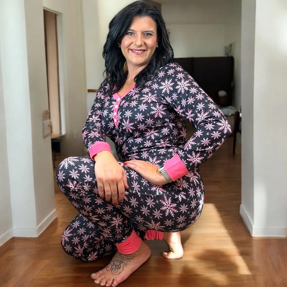 Shirley & Stone jogger pajama lounge set pink‎ snowflake - Picture 5 of 12